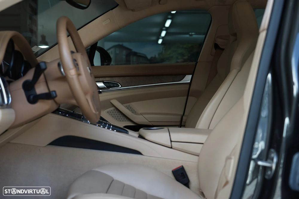 Porsche Panamera Turbo PDK - 13