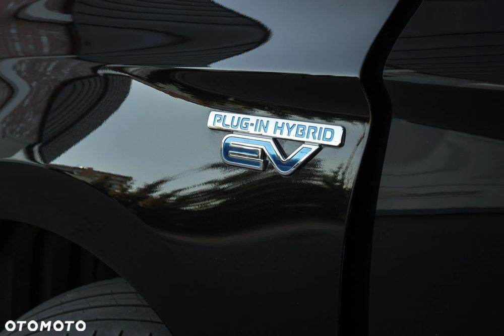 Mitsubishi Outlander Instyle NAVI + - 37