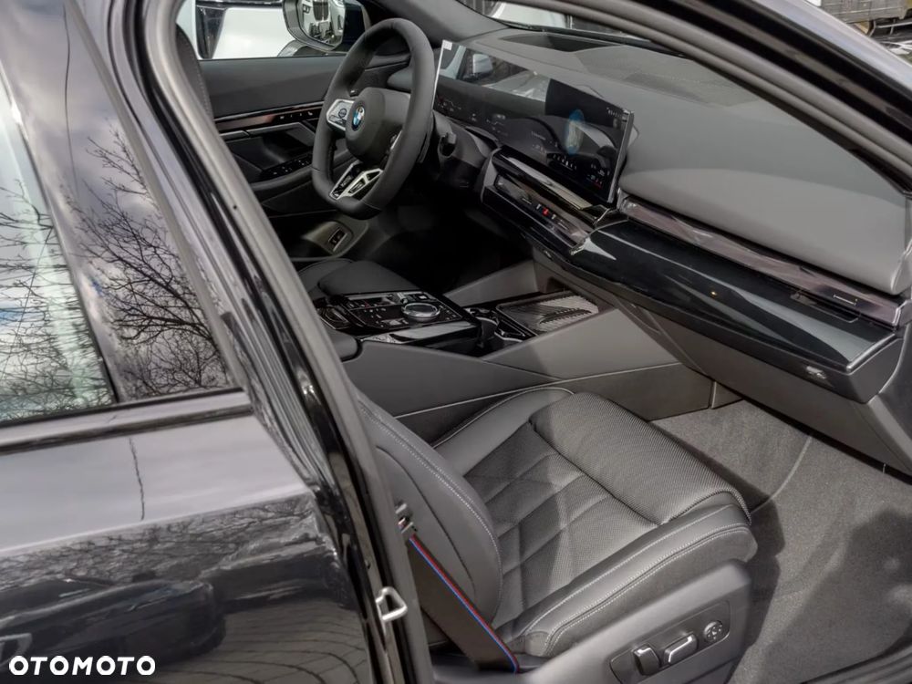 BMW Seria 5 540d xDrive mHEV M Sport - 32