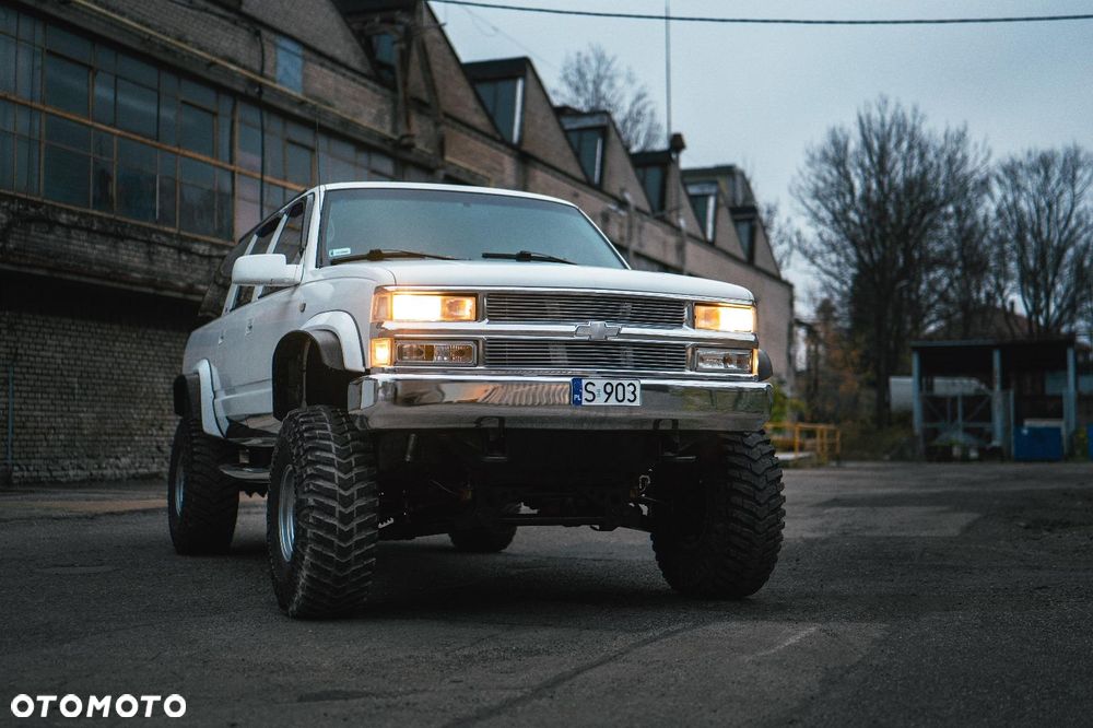 Chevrolet Suburban - 1