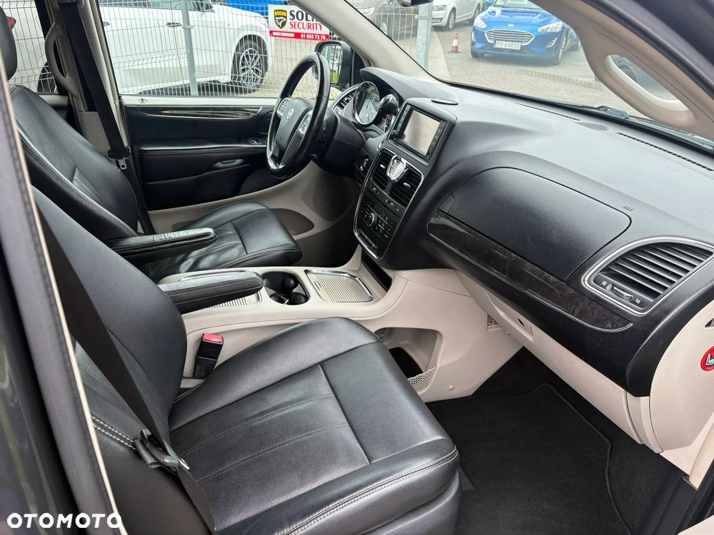 Lancia Voyager 2.8CRD Platinum - 29