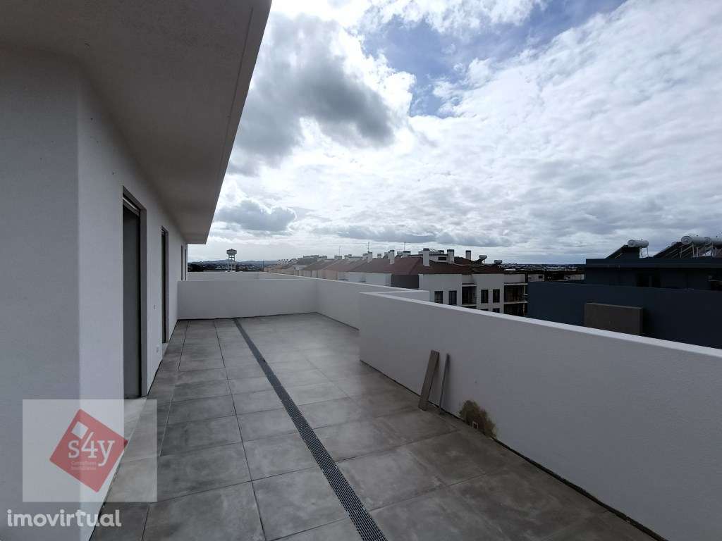 Dúplex com Terraço e Garagem Box! - Grande imagem: 2/14