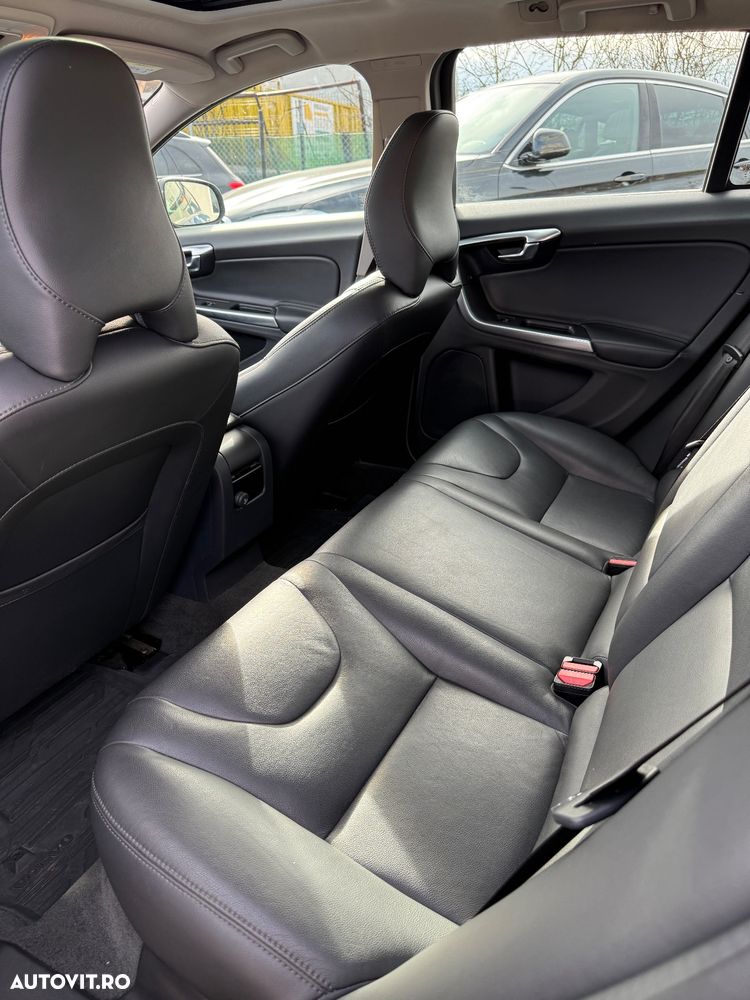 Volvo V60 D6 Plug-In-Hybrid AWD Geartronic Momentum - 19