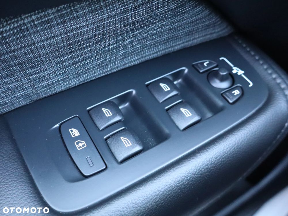 Volvo XC 60 T6 Plug-In Hybrid AWD Core - 25