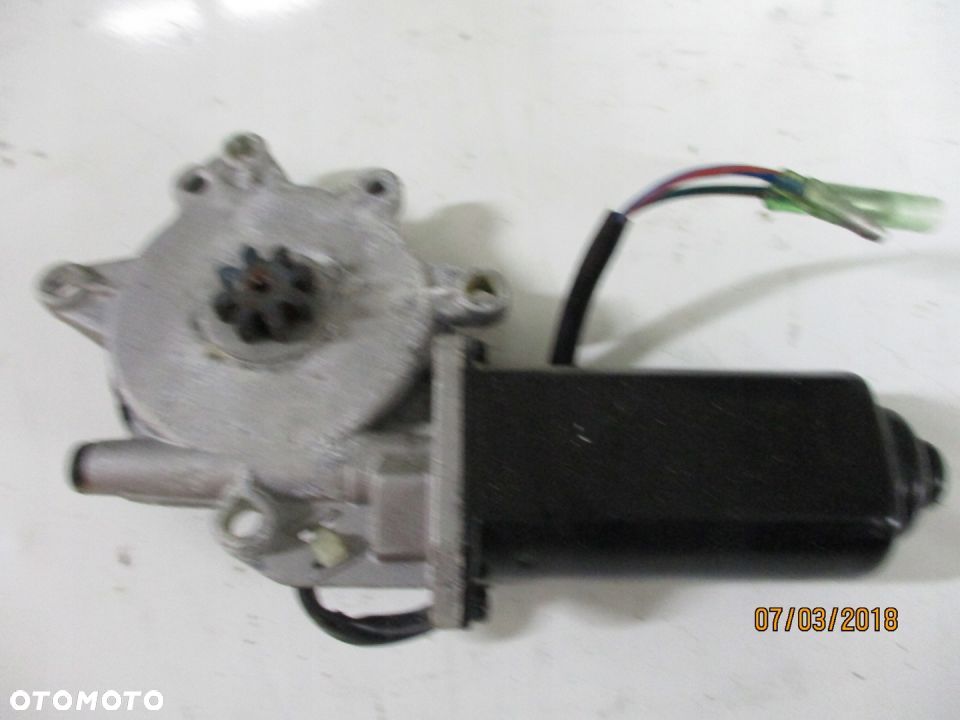 CAN AM SPYDER RT 1000 SILNICZEK PODNOSZENIA SZYBY - 1