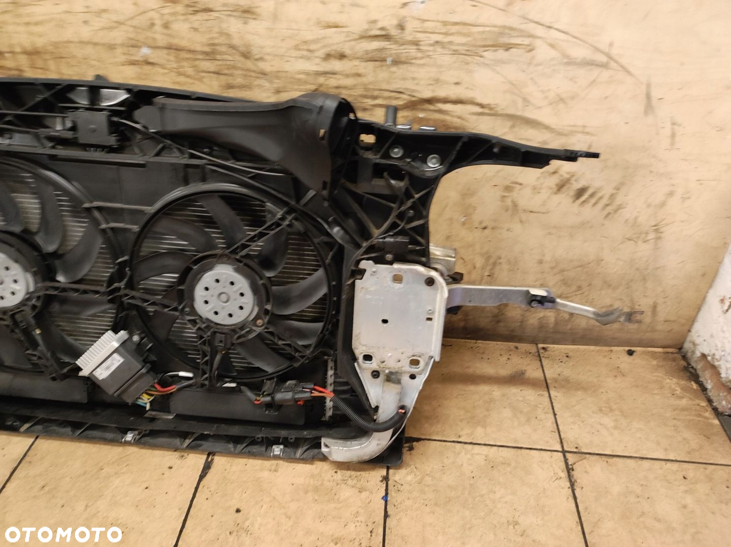 Pas belka wzmocnienie chłodnice Audi A6 C7 Lift 2.0 TDI - 9