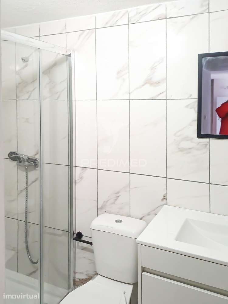 Moradia composta de 2 Apartamentos T1 Remodelados - Grande imagem: 5/14