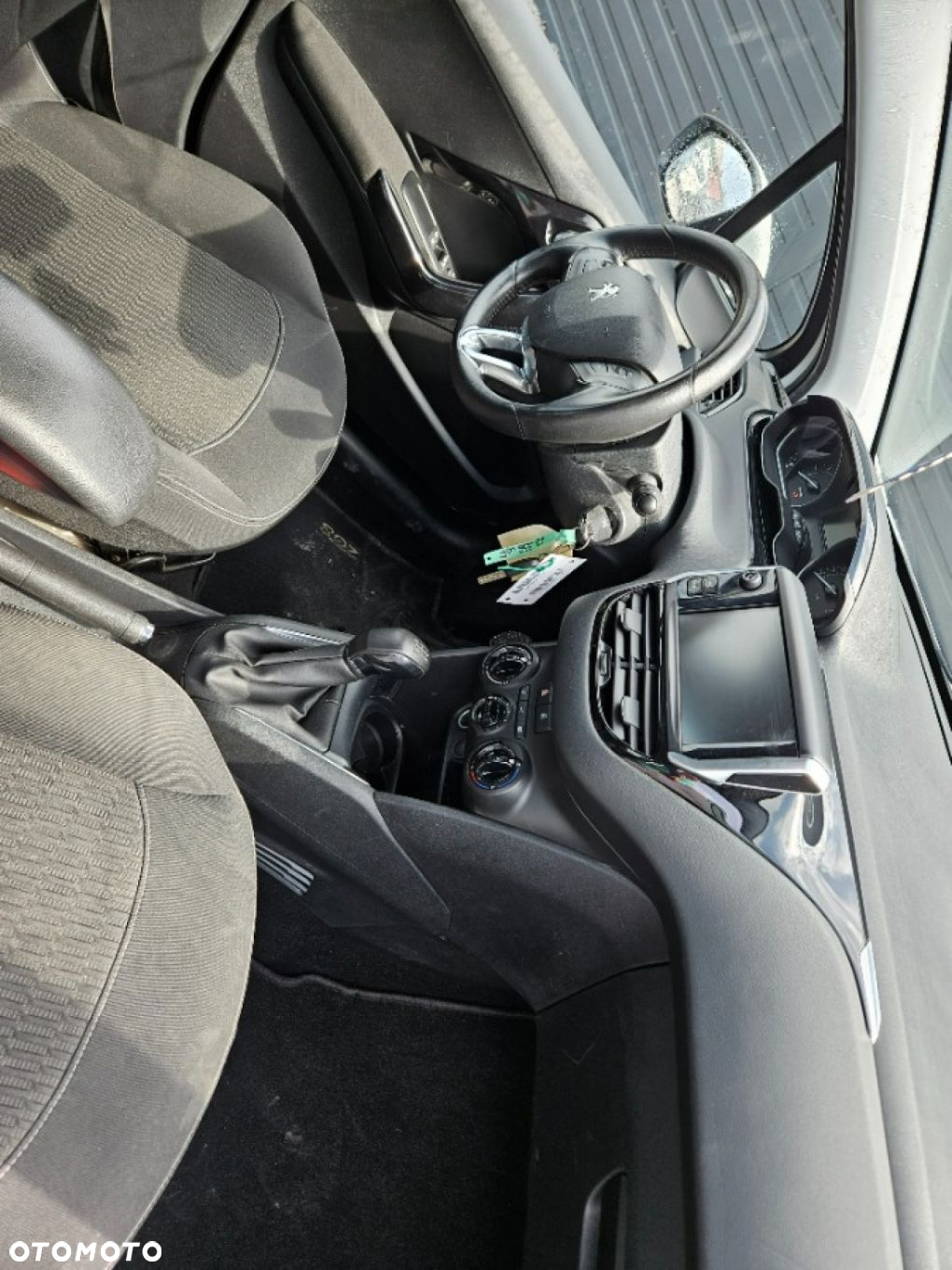 Peugeot 208 - 22