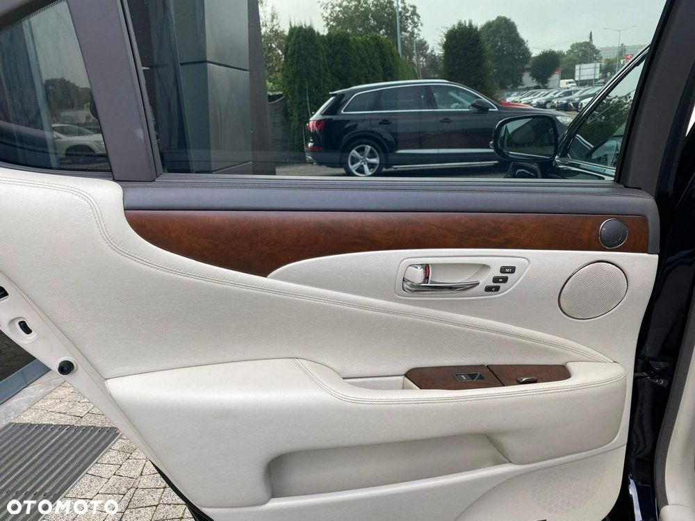 Lexus LS - 14