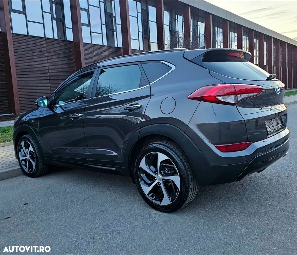 Hyundai Tucson 2.0 CRDI 4WD Automatik Premium - 26