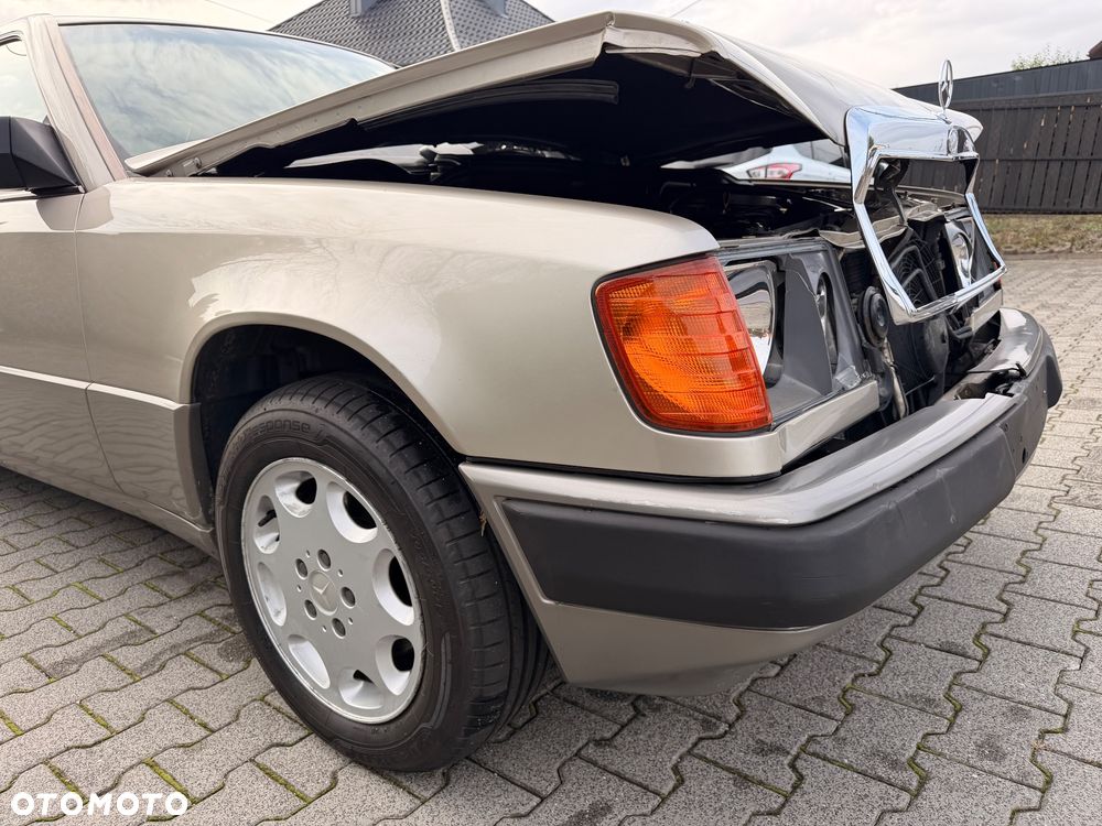Mercedes-Benz W124 1988 photo 5