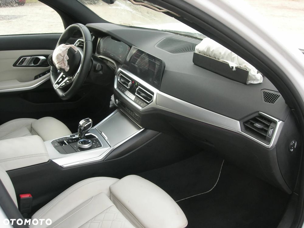 BMW Seria 3 330d xDrive - 24