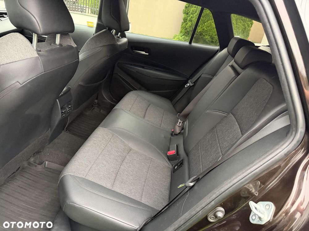 Toyota Corolla 1.8 Hybrid Selection - 31