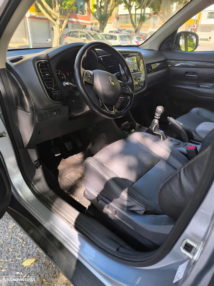 Mitsubishi Outlander 2.2 DI-D Instyle Navi - 10