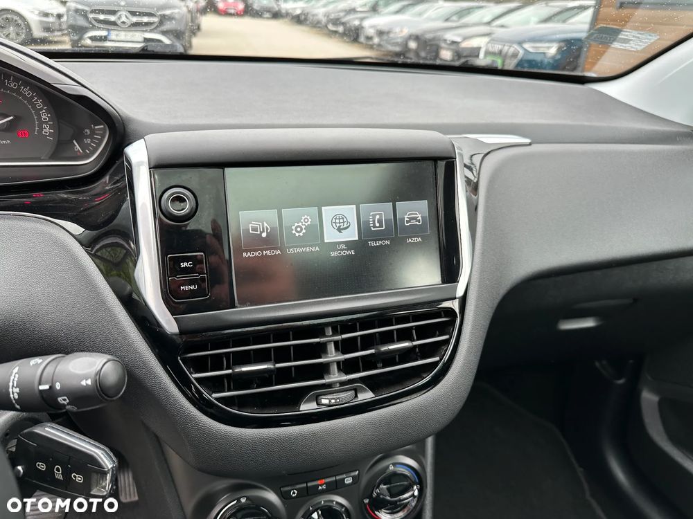 Peugeot 208 - 13