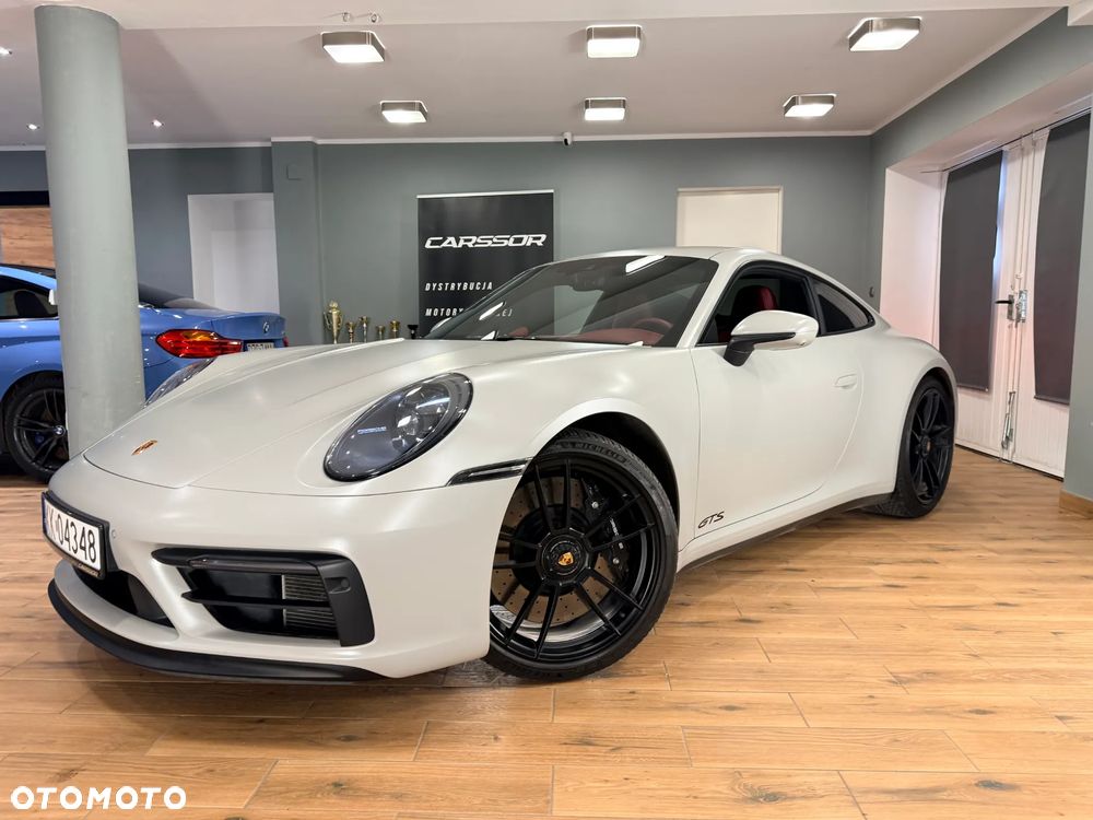 Porsche 911 Carrera 4 GTS - 36