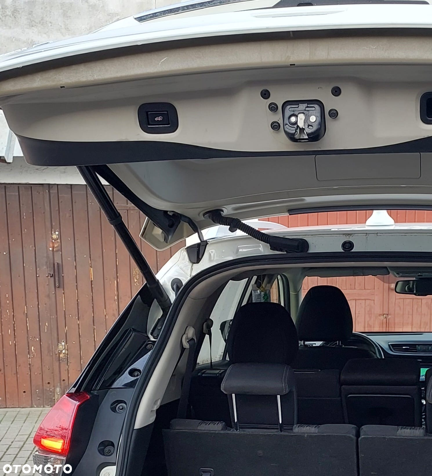 Nissan X-Trail 1.6 DCi N-Connecta 4WD 7os - 11
