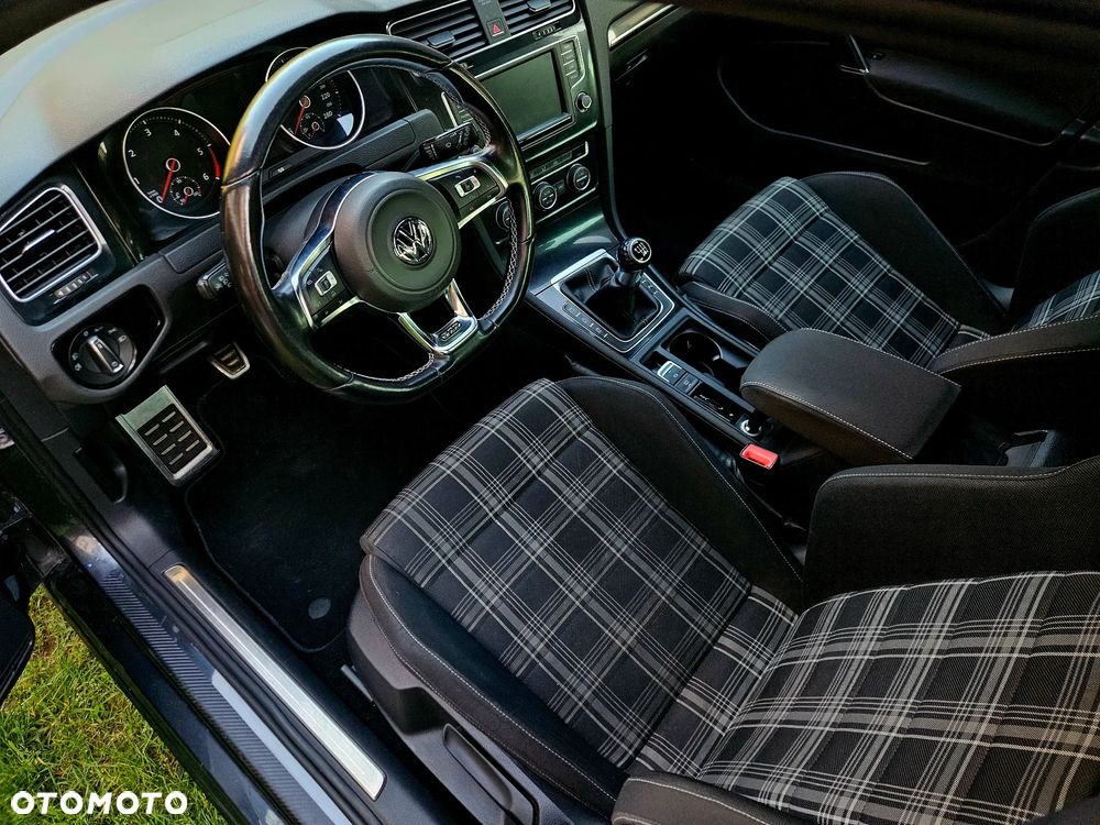 Volkswagen Golf - 5