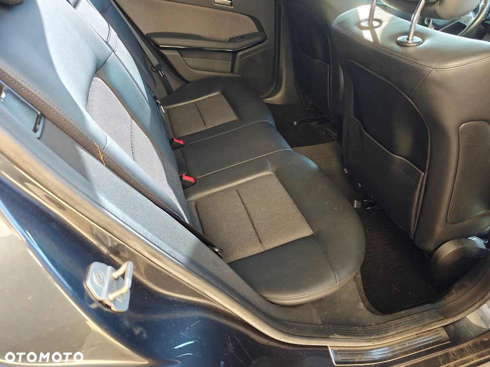 Mercedes-Benz Klasa E - 23