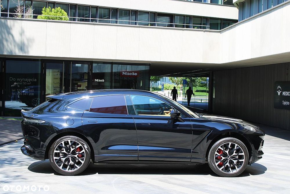 Aston Martin DBX - 6