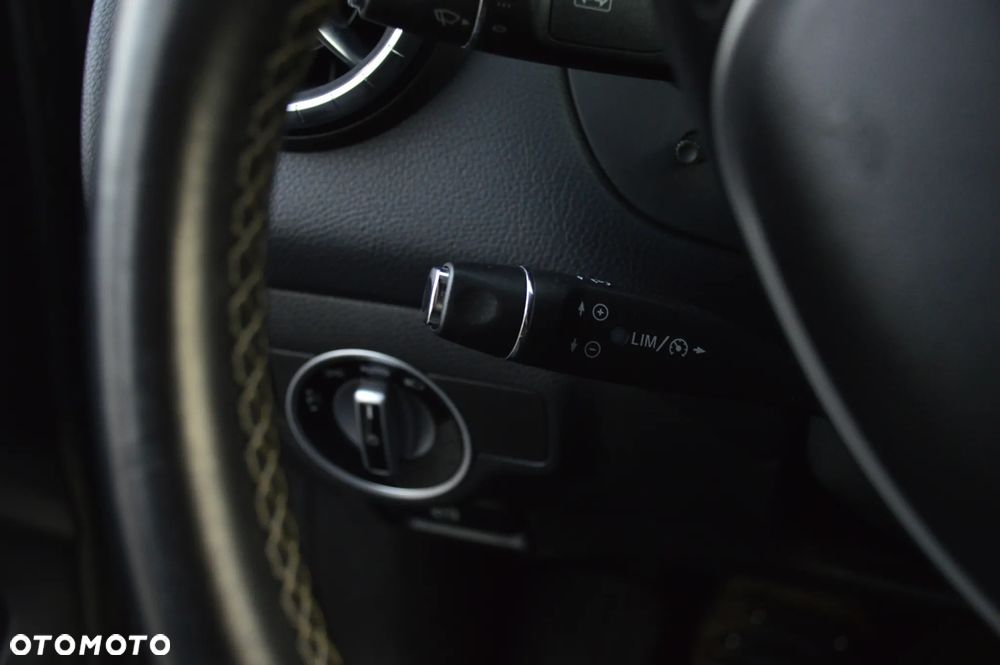 Mercedes-Benz CLA 200 Urban - 13