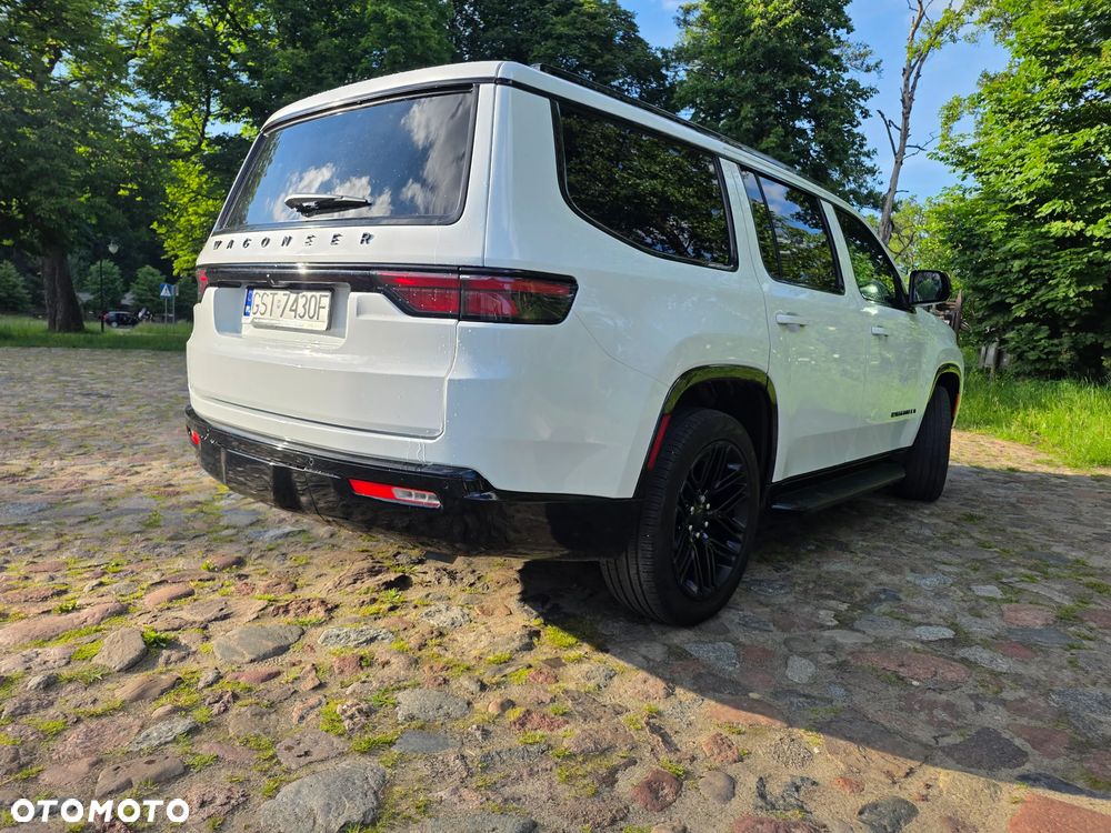 Jeep Wagoneer - 6