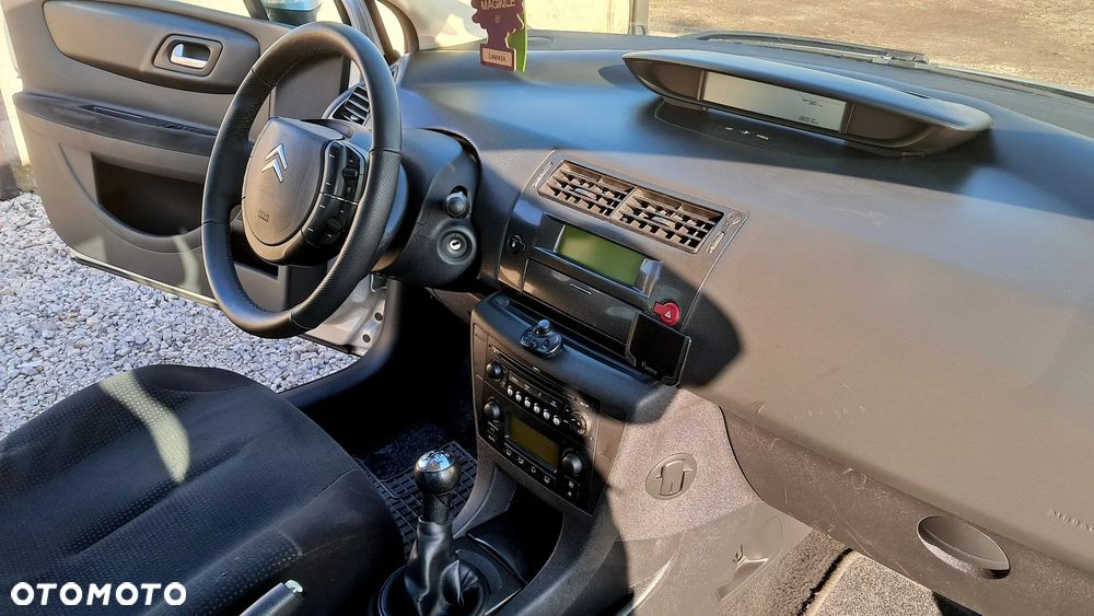 Citroën C4 1.4 16V Style - 6