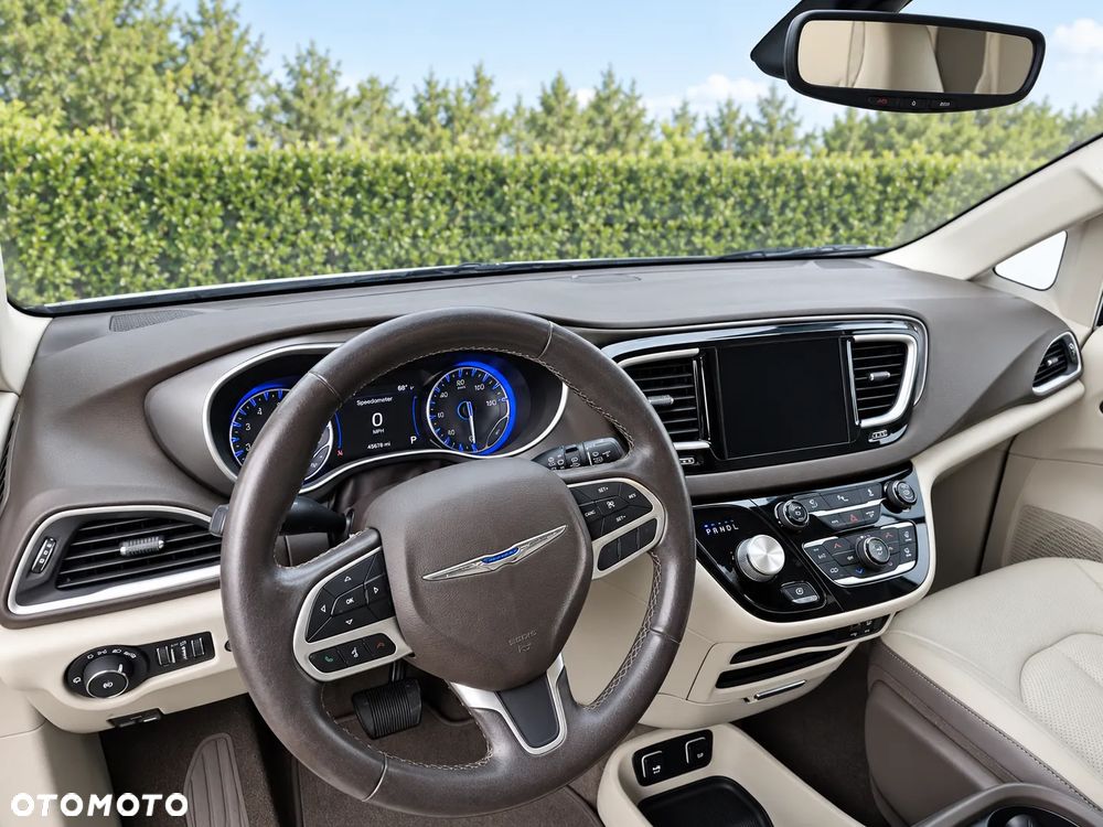 Chrysler Pacifica - 4
