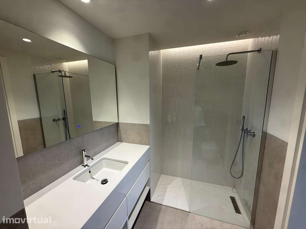 T1 Premium em Condomínio Privado | Telheiras | Garagem + Arrecadação - Grande imagem: 3/8