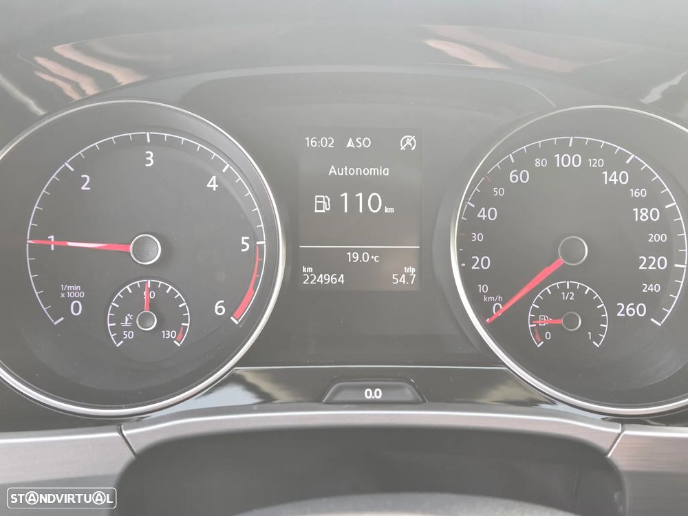 VW Touran 2.0 TDI Highline DSG - 11