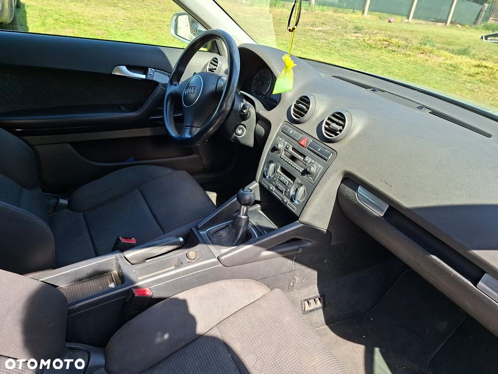 Audi A3 3-drzwiowe 1.6 FSI Ambiente - 9