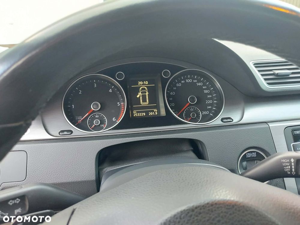 Volkswagen Passat 2.0 TDI DSG Comfortline - 10