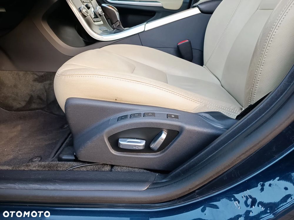 Volvo V60 D6 AWD Plug-in Hybrid Summum - 29