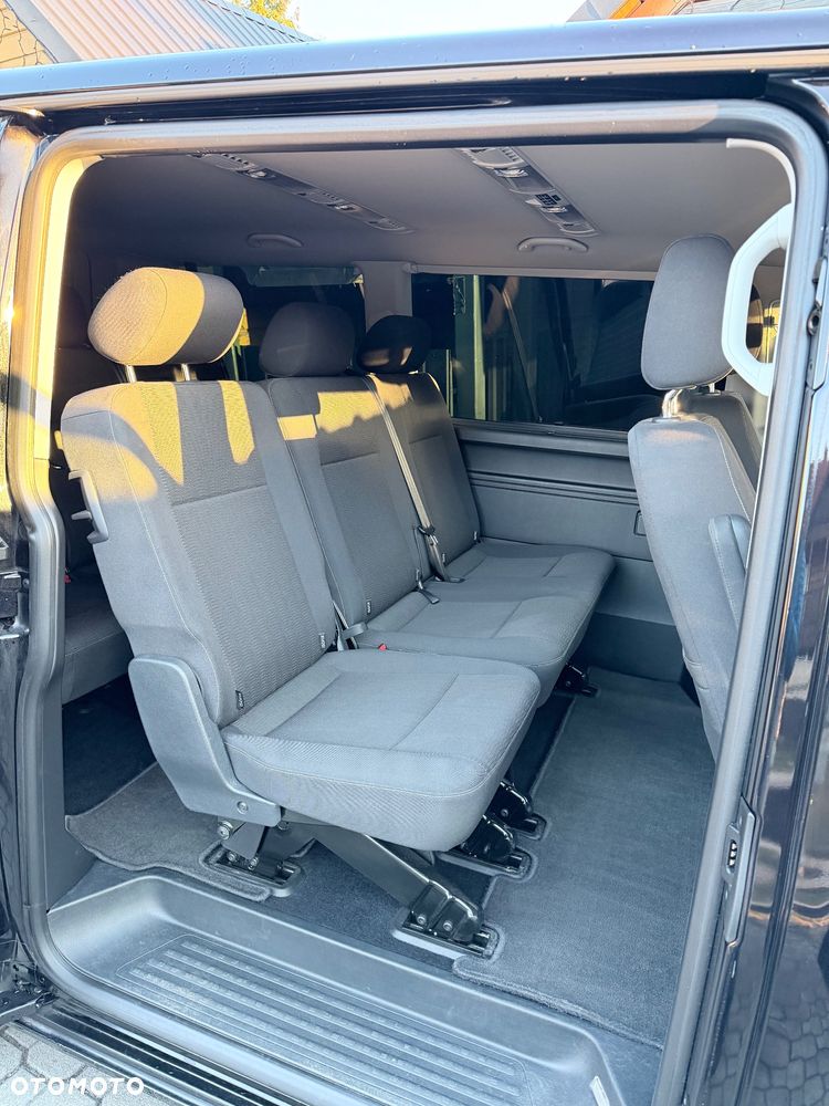 Volkswagen Caravelle - 9