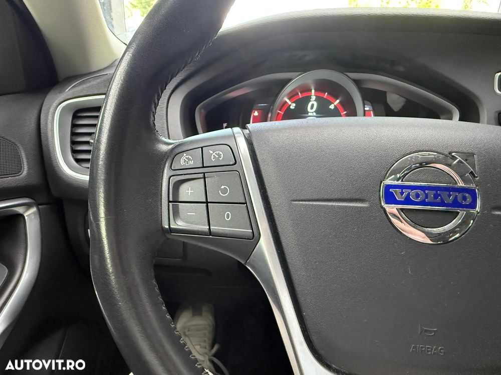 Volvo V40 D2 Ocean Race - 17
