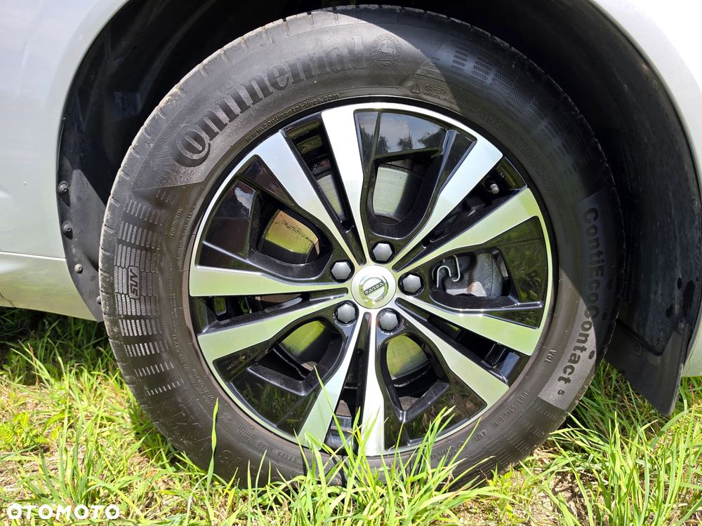 Volvo XC 60 B5 D AWD Momentum Pro - 21