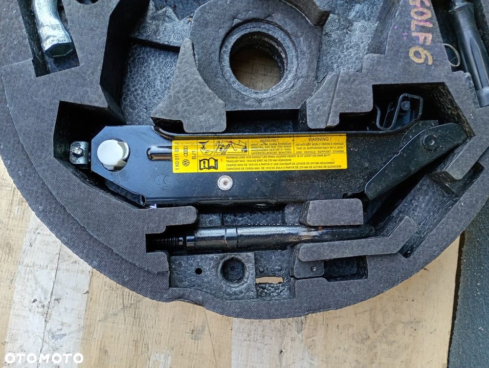 wkład koła zapasowego lewarek hak ucho holownicze klucz vw golf V VI plus 8P0012109E - 3