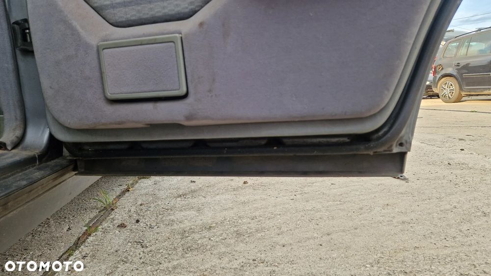 MERCEDES W124 KOMBI DRZWI PRAWY TYŁ - 2