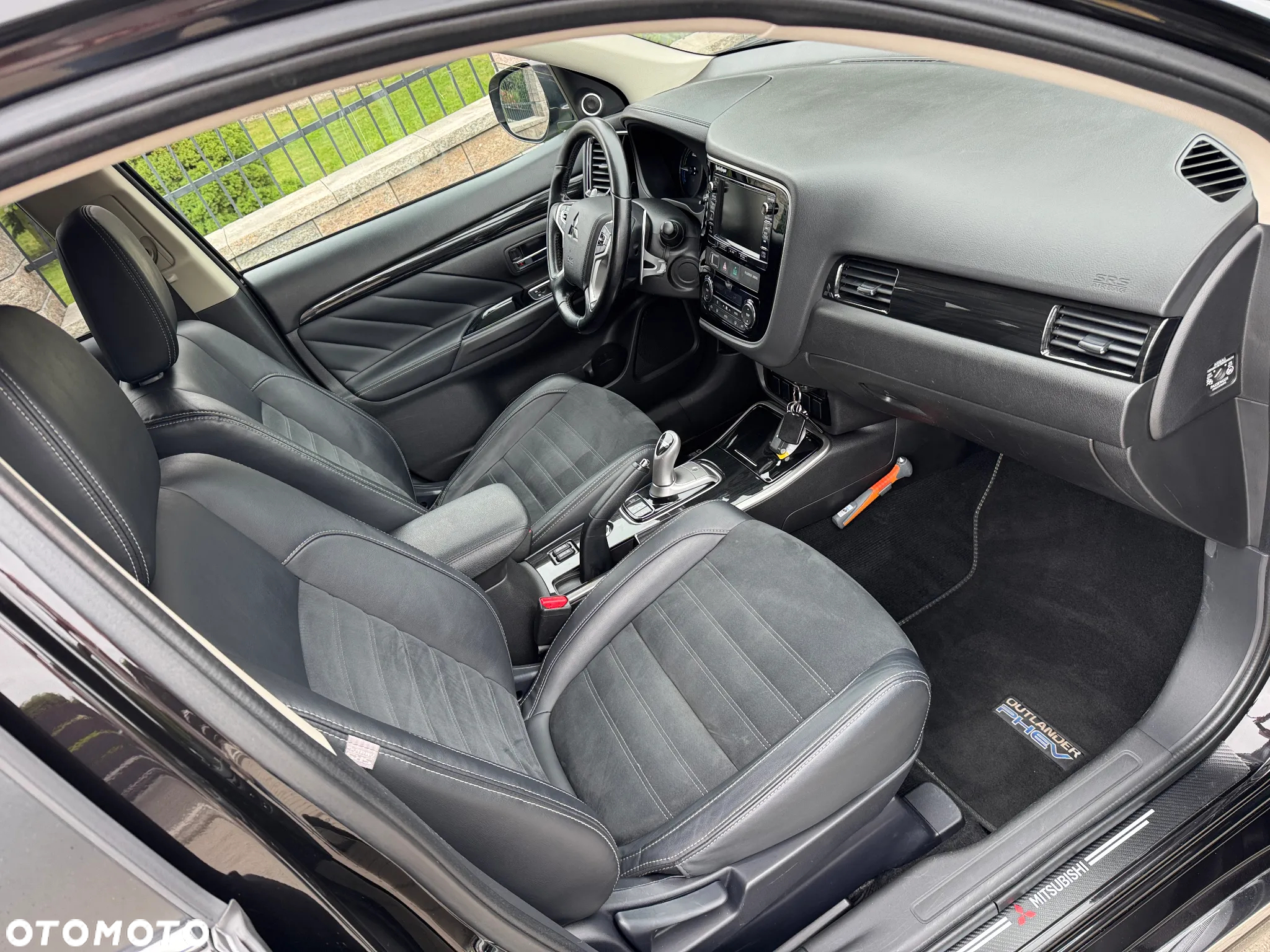 Mitsubishi Outlander PHEV Instyle NAVI + - 9