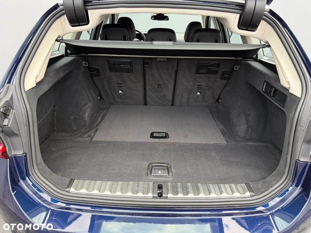 BMW Seria 3 318d mHEV - 29