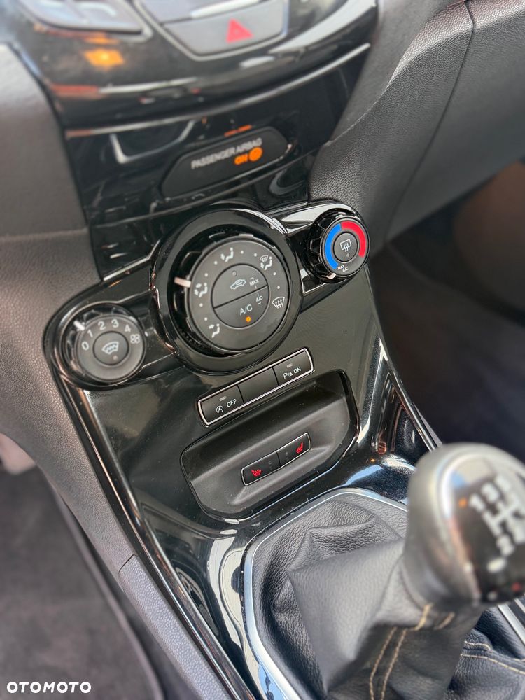 Ford Fiesta 1.0 EcoBoost S&S TITANIUM - 11