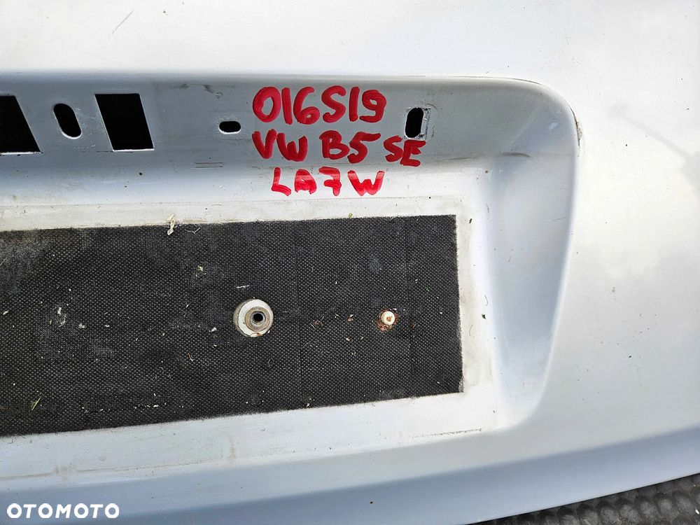 Klapa Pokrywa Bagażnika Tył Tylna Srebrna LA7W Znaczek Napis VW Passat B5 Sedan 97r - 12