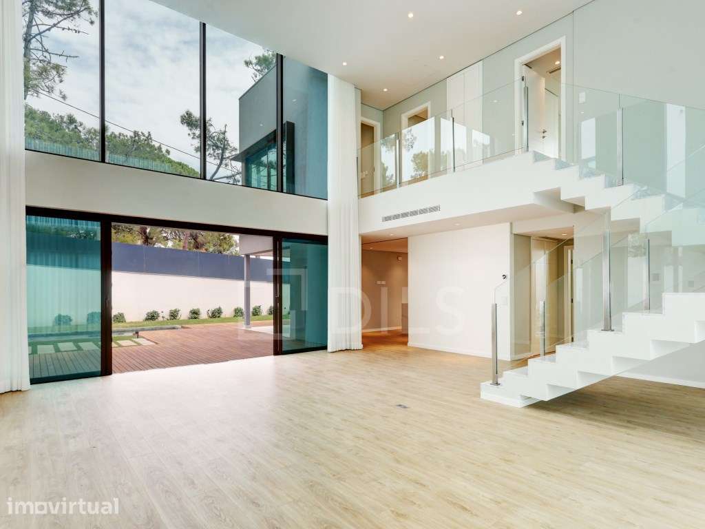 Moradia T4 com jardim e piscina em novo empreendimento no Estoril - Grande imagem: 3/97