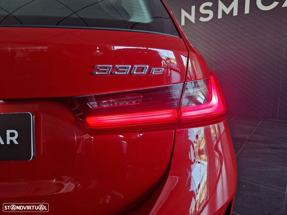 BMW 330 e Touring Auto - 8