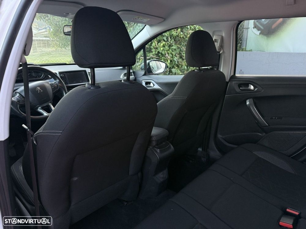 Peugeot 2008 1.2 PureTech Style - 13