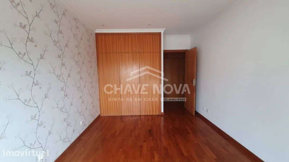 T3 em Rio Tinto, excelente localização com lugar de garagem - Grande imagem: 4/8