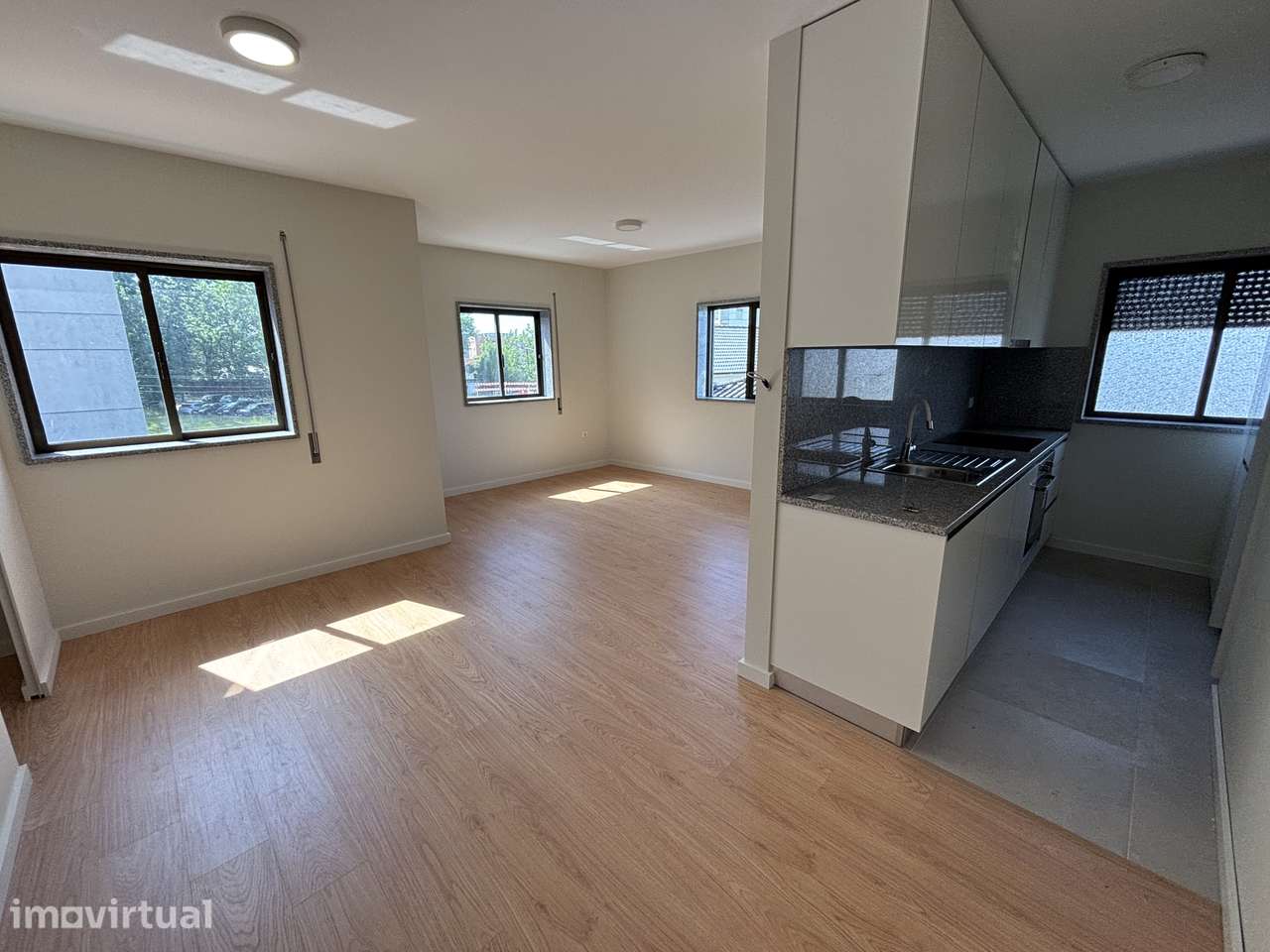 Apartamento T2 renovado com varanda  em Paços de Ferreira - Grande imagem: 4/10