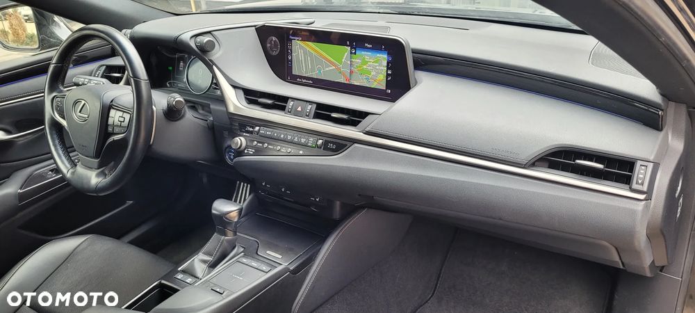 Lexus ES 300h Business Edition + - 3