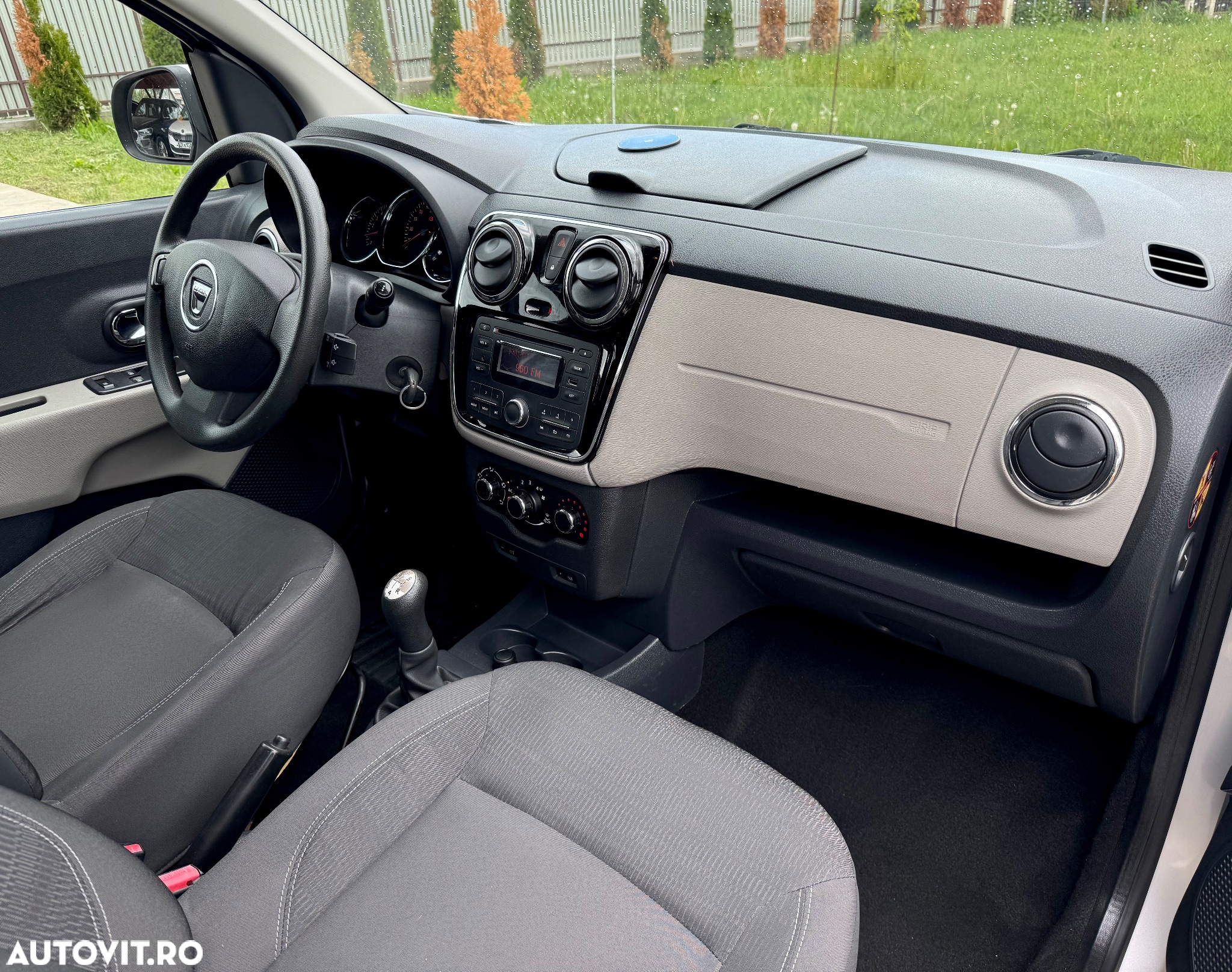 Dacia Lodgy 1.6 MPI 85 Celebration - 11