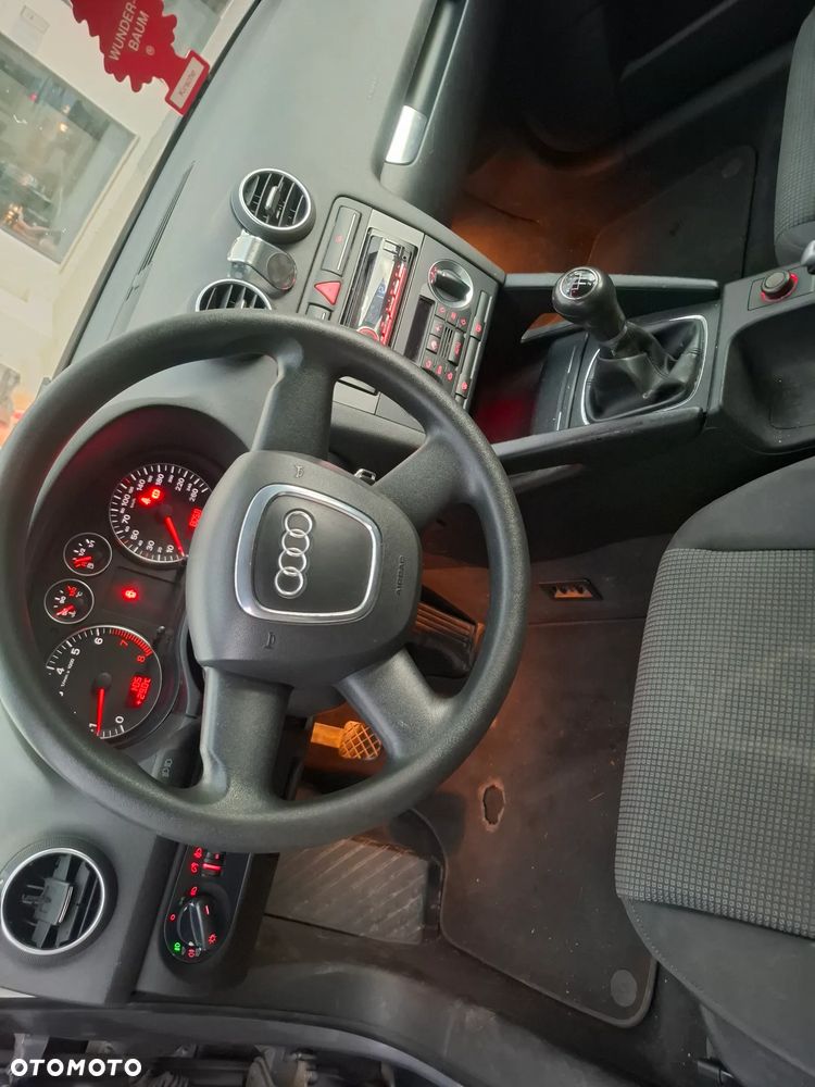 Audi A3 3-drzwiowe 1.6 Ambiente - 9